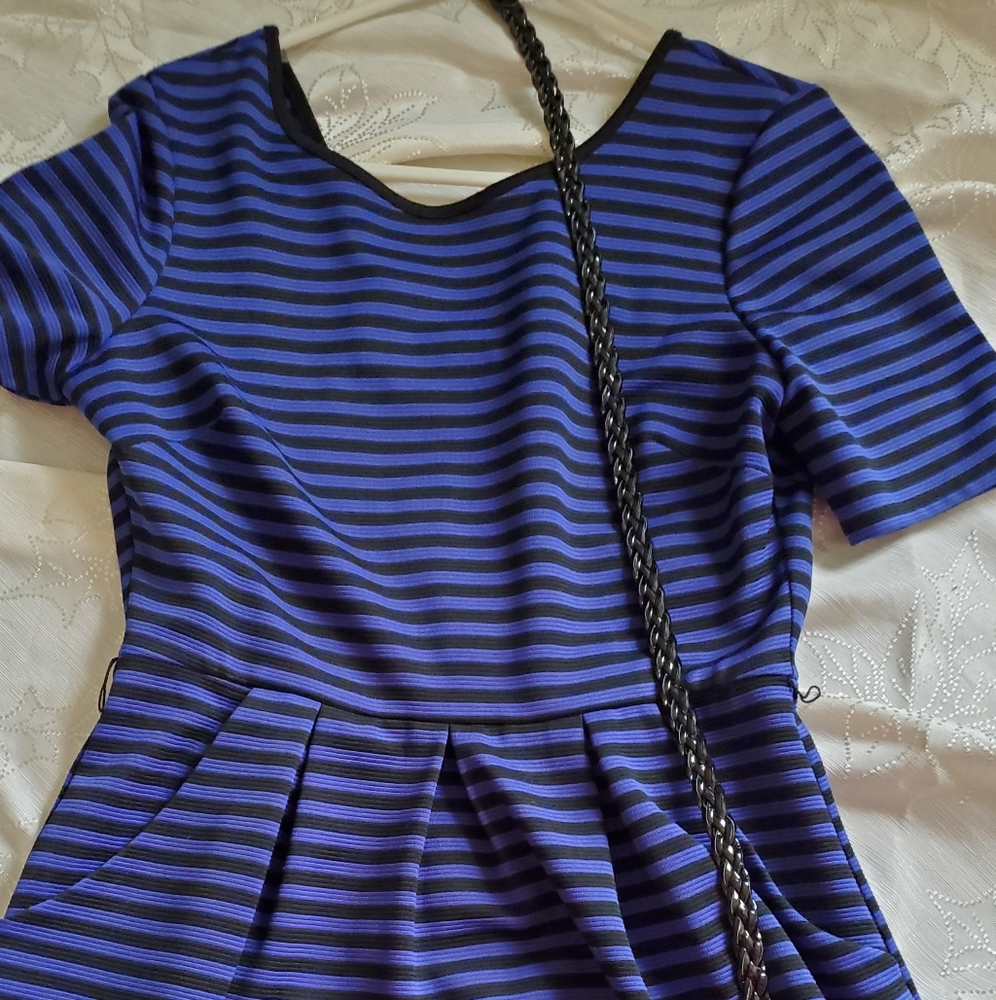 Short sleeve dress with pockets!!